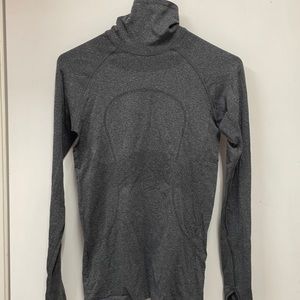 Lululemon long sleeve activewear grey size small